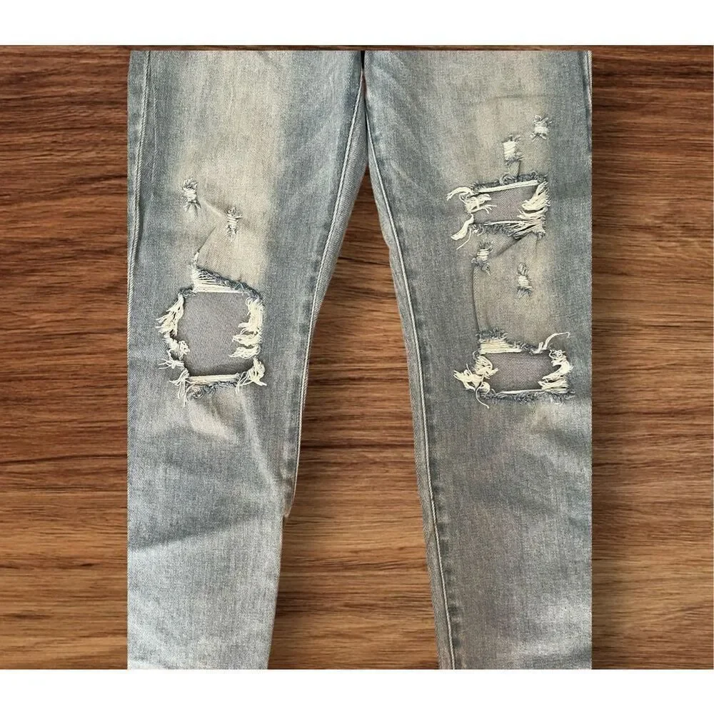 KanCan Junior’s size 15/31 Signature Estilo Relaxed Fit Distressed Jeans Light B